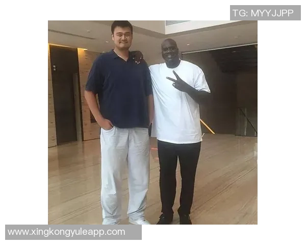 明星聚会小贝与成龙姚明奥尼尔同框自拍引发热议