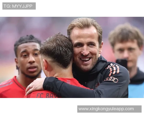 性感女歌手与凯恩同框合影亮相拜仁晚宴引发热议